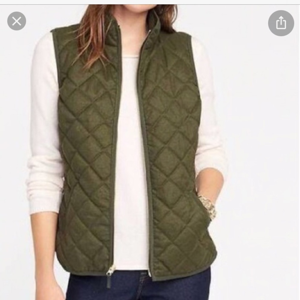 NWOT Old Navy Quilted Vest in Olive Green Sz XS